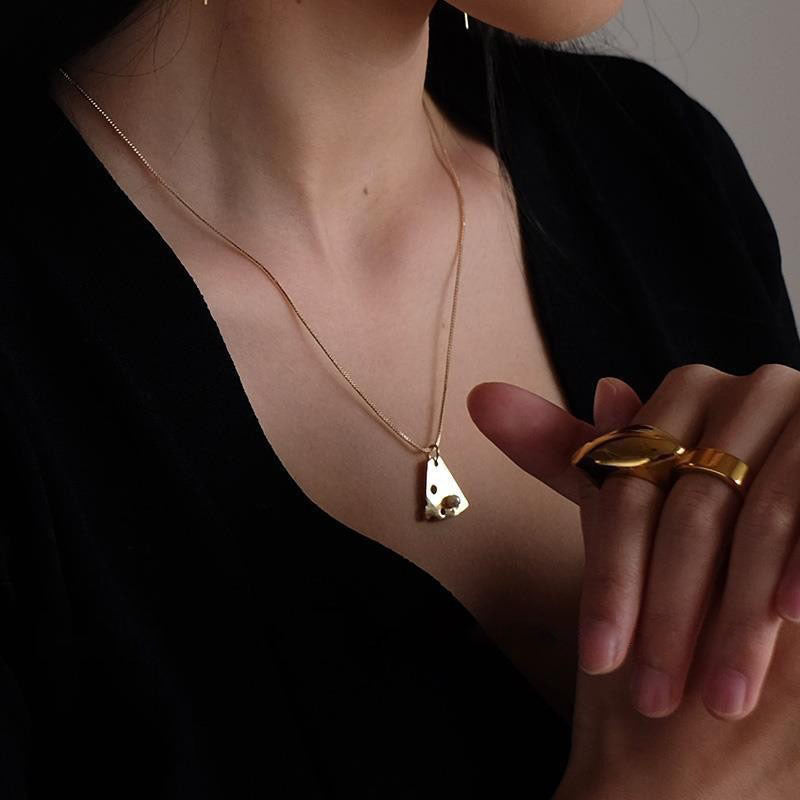 Short Pearl Necklace
