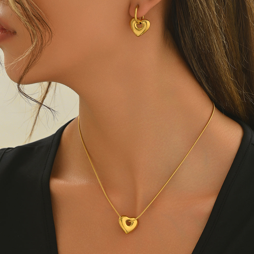 Luxury Lxalry 18K Gold Plated Hollow Heart Hypoallergenic Necklace