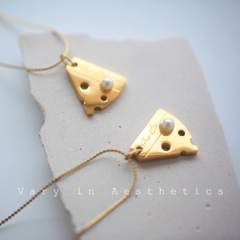 Short Pearl Necklace