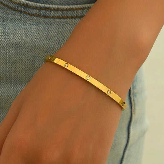 Lxalry 18K Gold Plated Hypoallergenic Bracelet