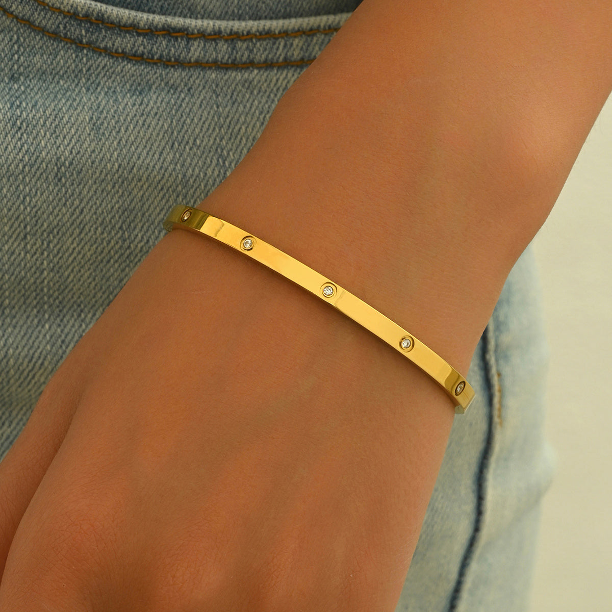 Lxalry 18K Gold Plated Hypoallergenic Bracelet