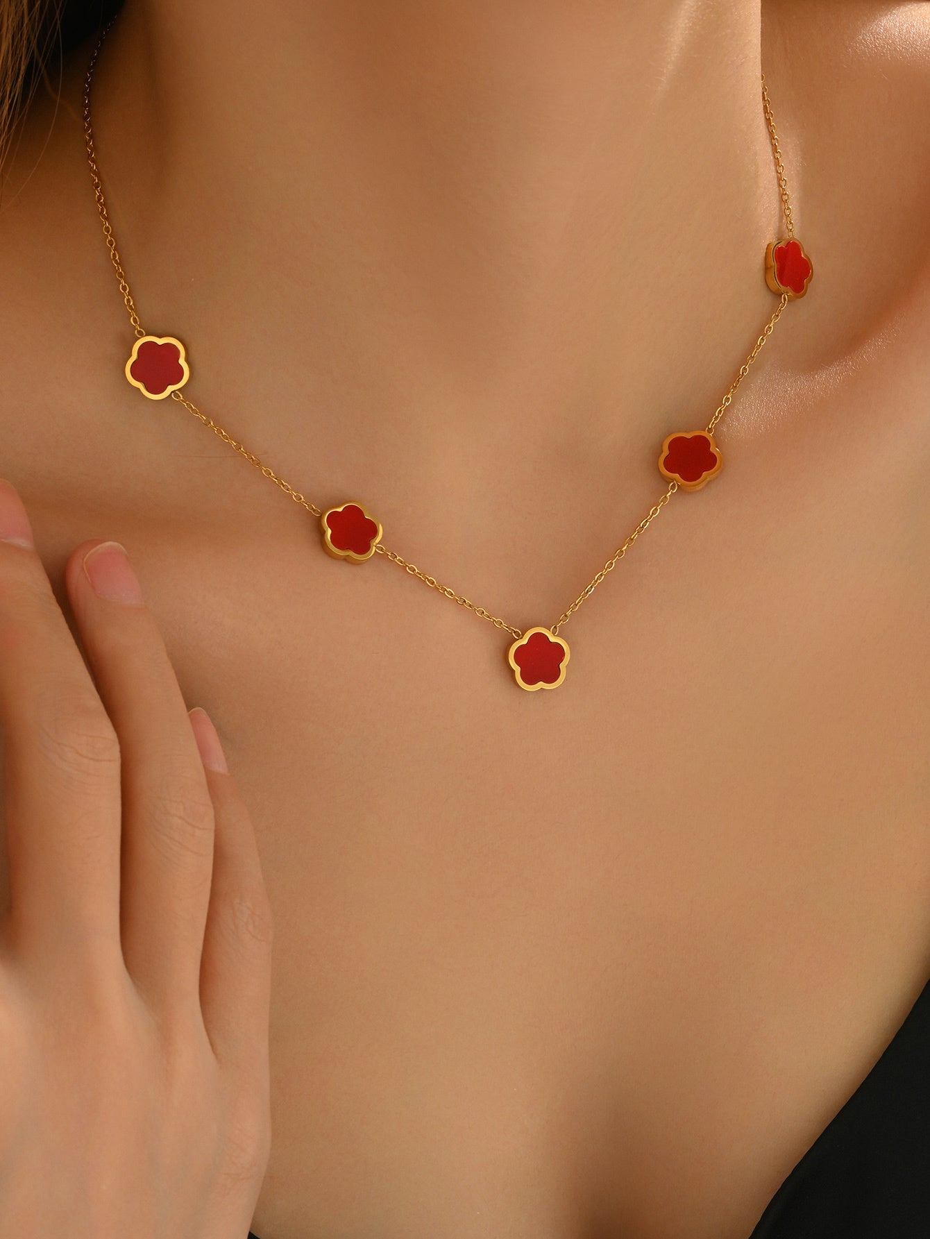 Lxalry 18K Gold Plated Five Leaf Clover Necklace