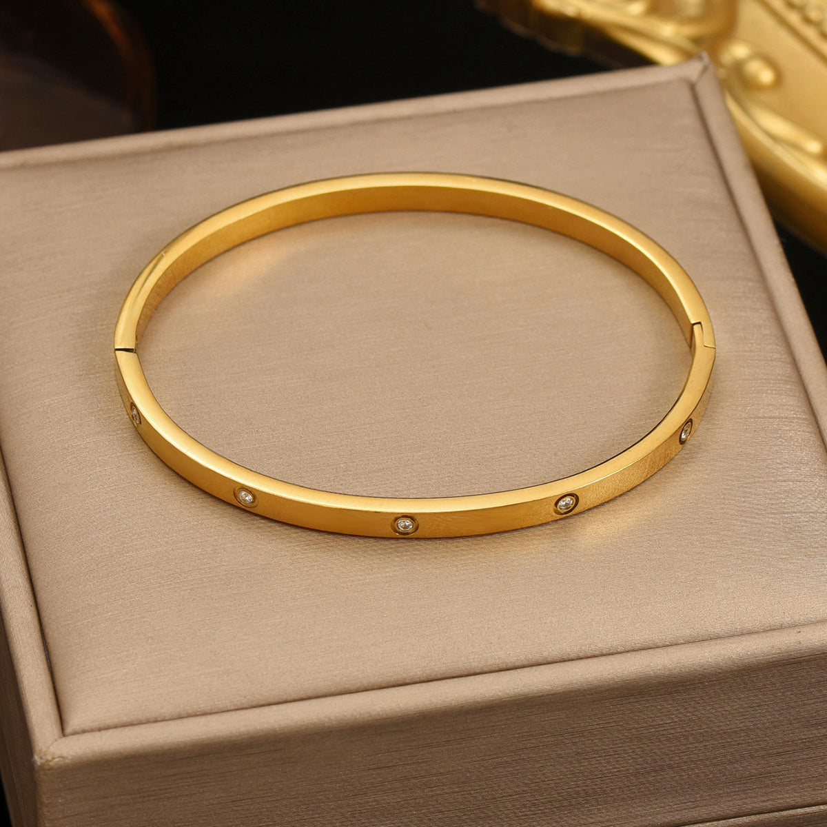 Lxalry 18K Gold Plated Hypoallergenic Bracelet