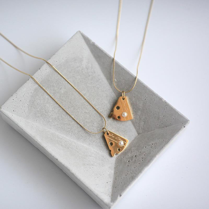 Short Pearl Necklace