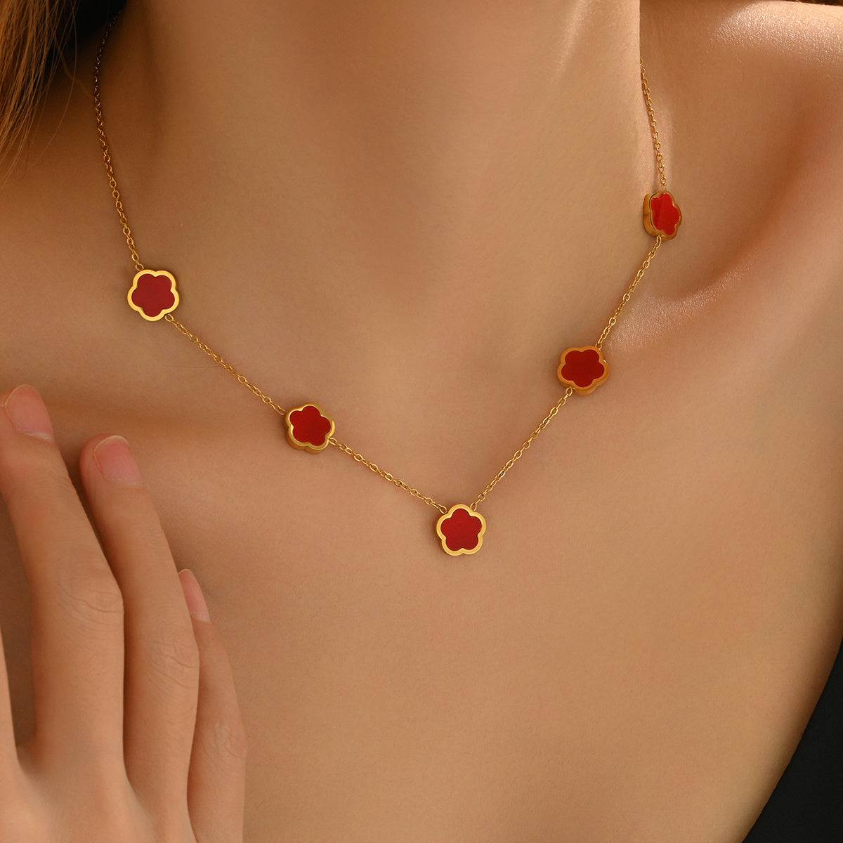 Lxalry 18K Gold Plated Five Leaf Clover Necklace